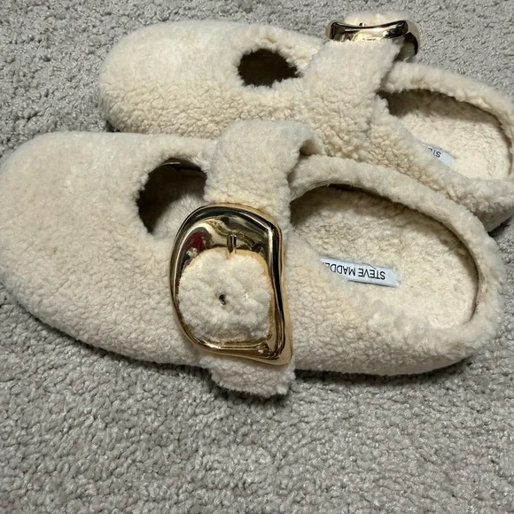Steve Madden Cream Sherpa Miles with Gold Buckle - Picture 3 of 4